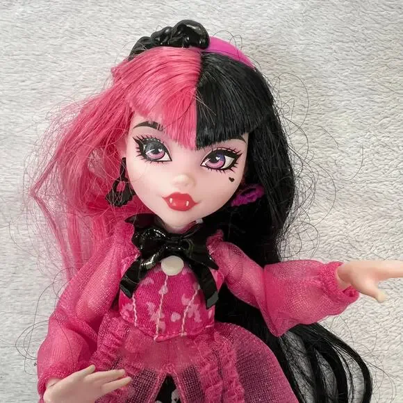 2022 Monster High Draculaura Count Fabulous Doll by Mattel - Picture 3 of 9